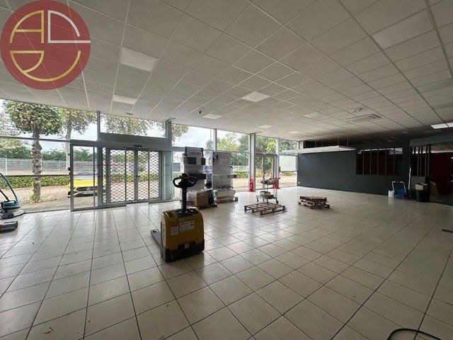 Location local commercial 457 m² à TOULOUSE