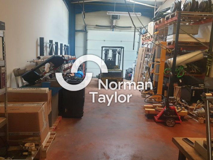 Location local d''activites 150 m² non divisibles