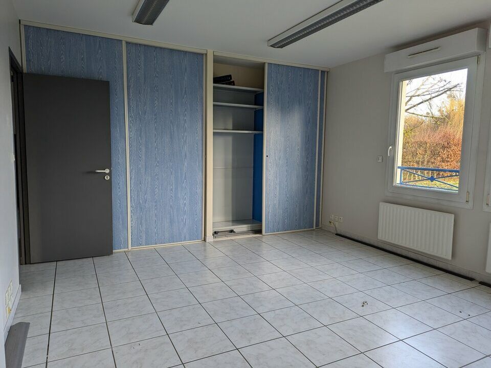 LOCAL D'ACTIVITE A LOUER SUR VAL DE REUIL 