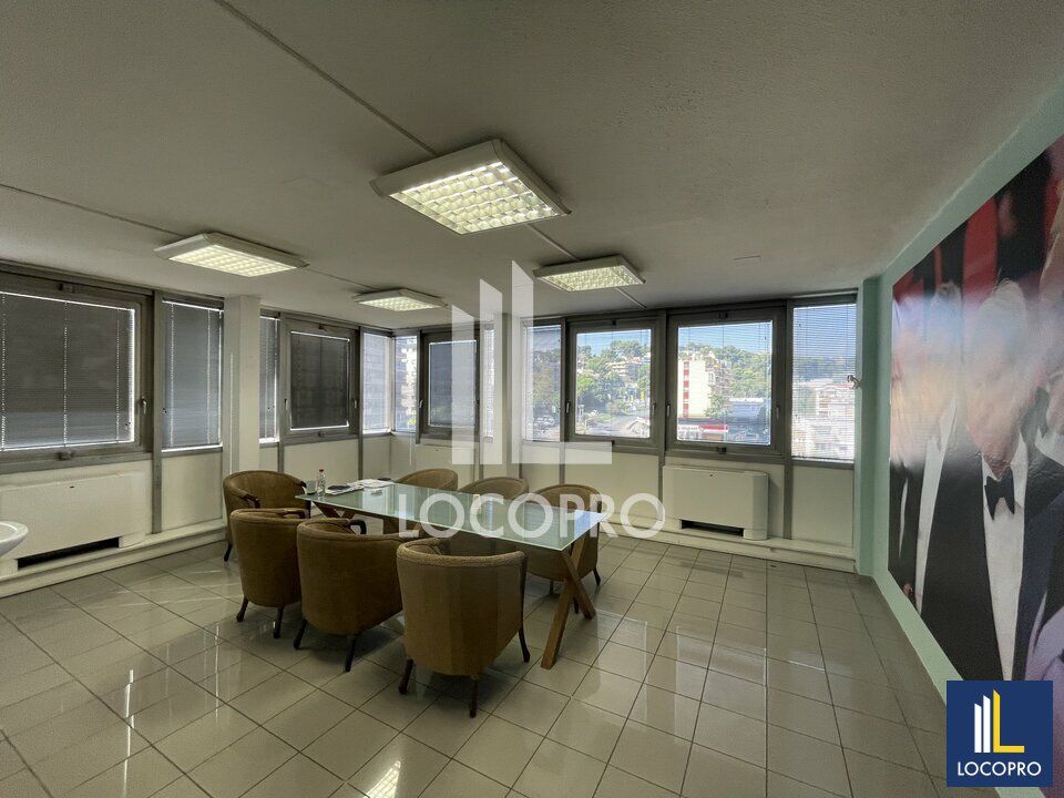 Vente bureaux 246.86 m² non divisibles