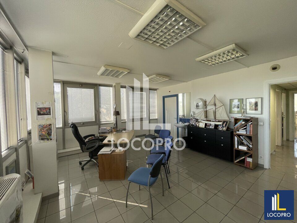 A VENDRE - BUREAUX - 246,86 M2 - LE CANNET