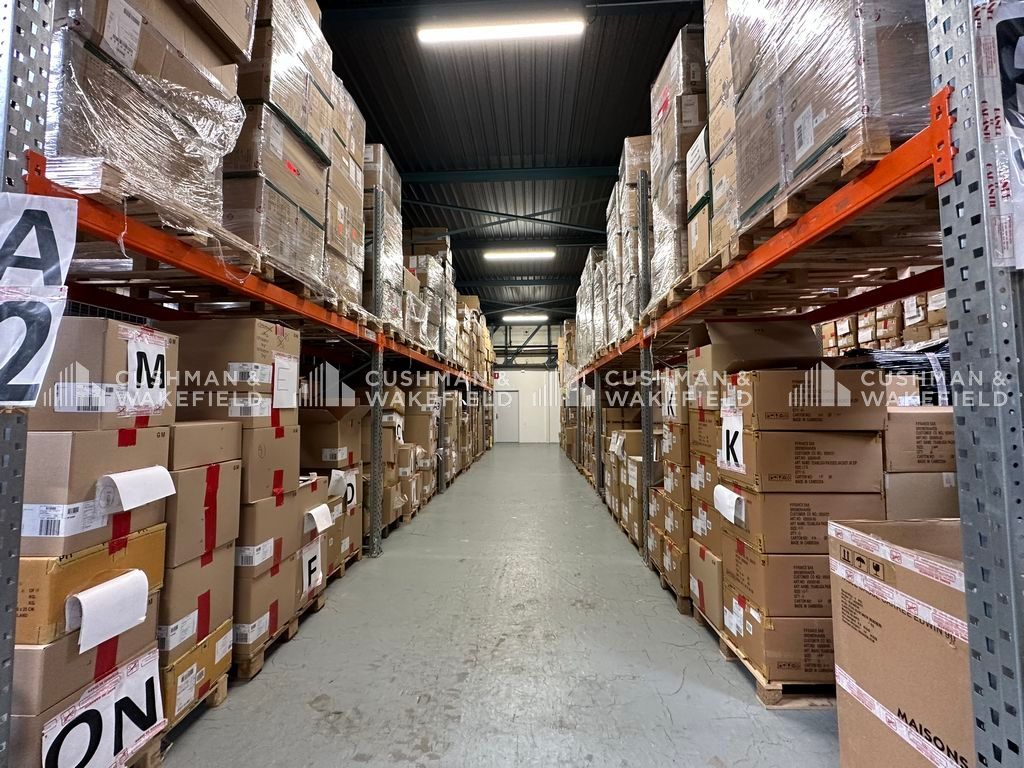 Location activités 710 m² non divisibles