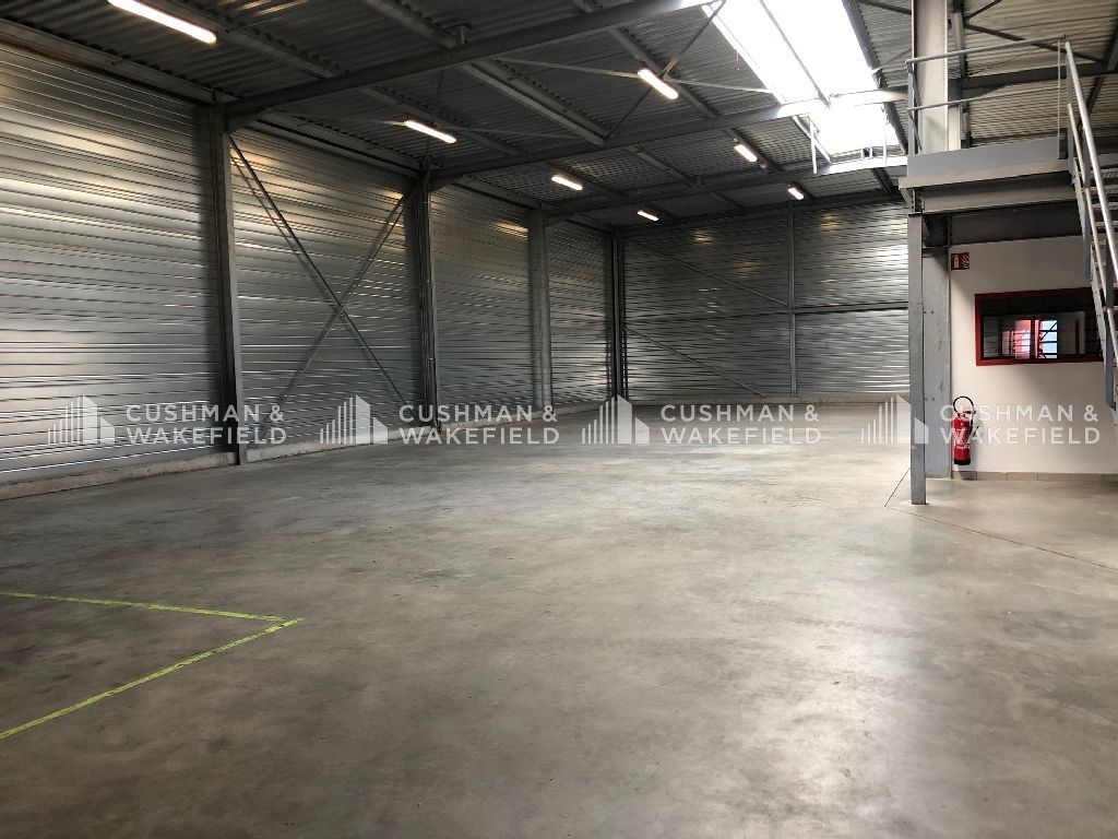 Location activités 683 m² non divisibles