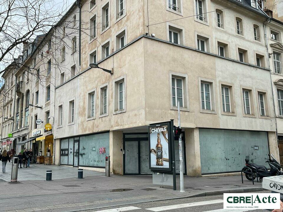 Location local commercial 446 m² non divisibles