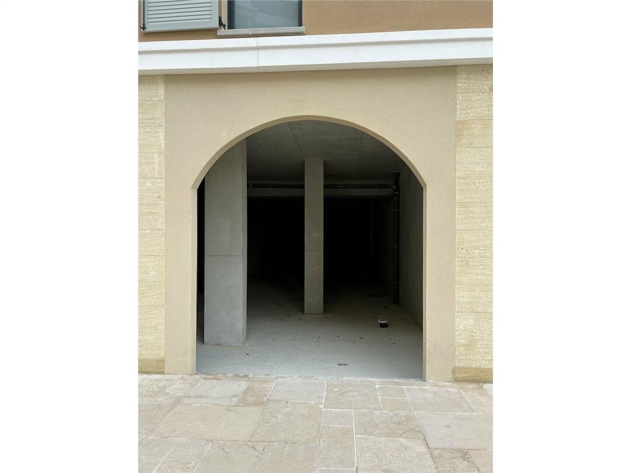 LOCATION LOCAL COMMERCIAL DE 80 à 160 m2 A Aix-en-Provence