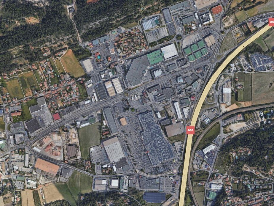 Location local commercial 712 m² divisibles à partir de 353 m²