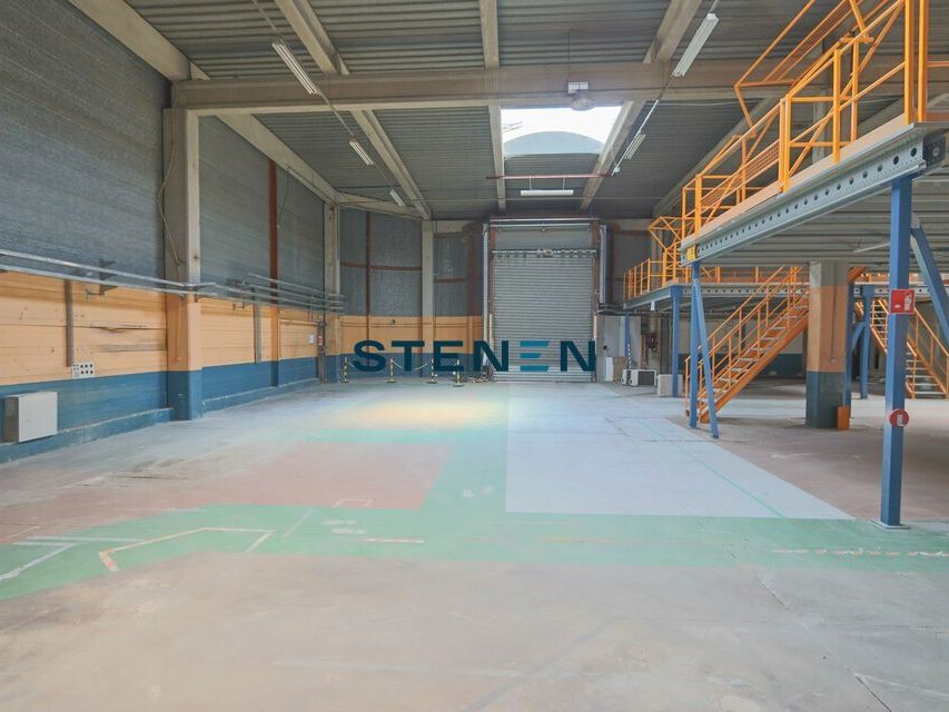 À LOUER - LOCAL D'ACTIVITÉ 2451M² DIV - VITROLLES