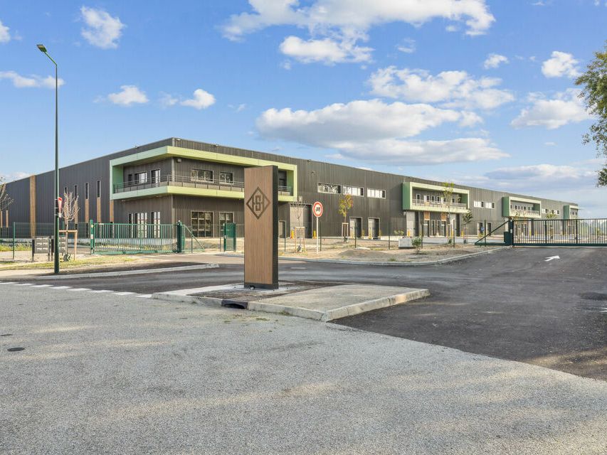 3256 m² pour ce local d'activites en location à Avignon