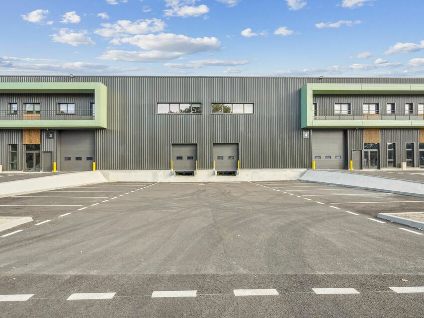 À LOUER - ENTREPÔT 1628 M² - GRAVESON