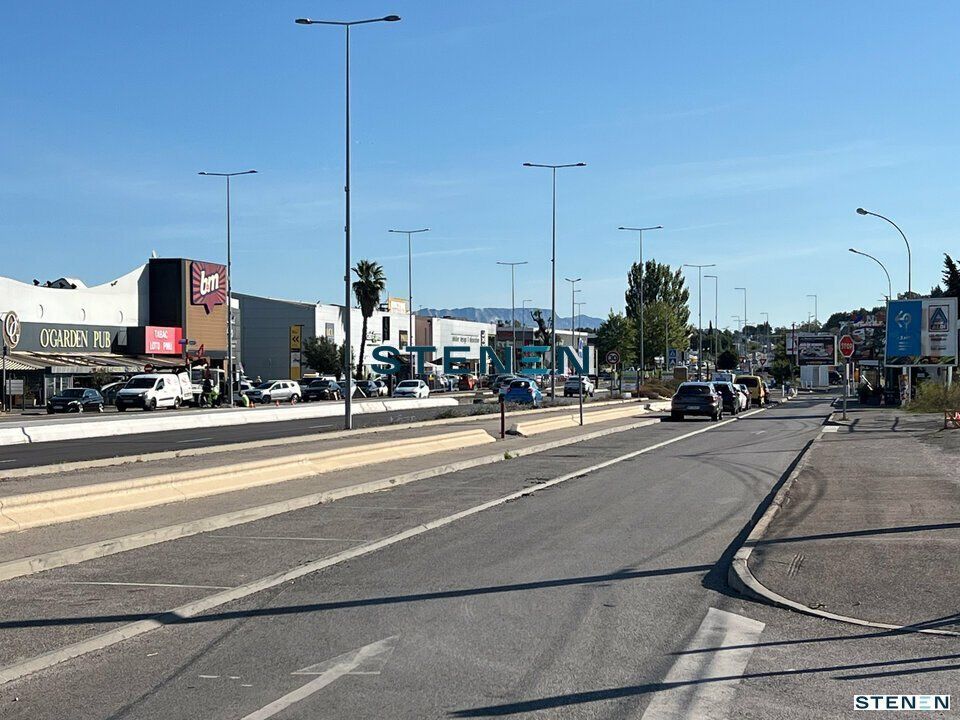 Location local commercial 300 m² non divisibles