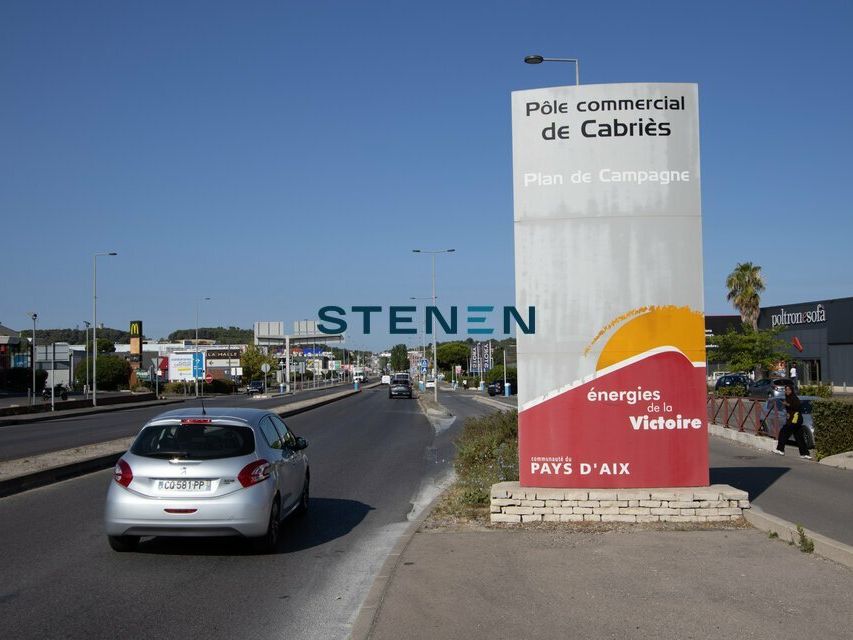 LOCATION LOCAL COMMERCIAL 300 m2 CABRIES - PLAN DE CAMPAGNE