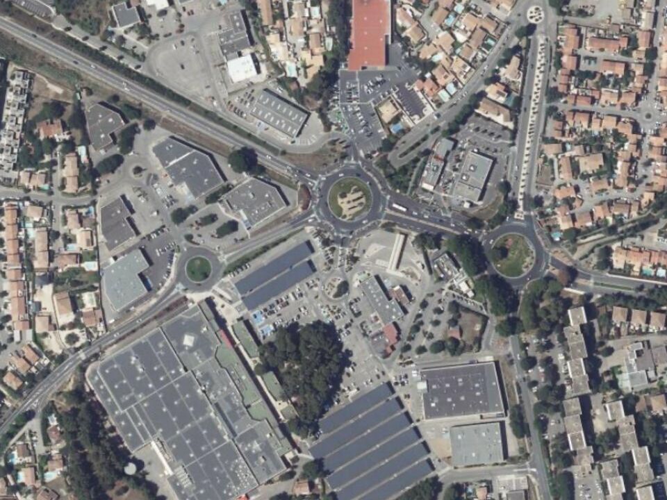 LOCATION LOCAL COMMERCIAL 422 m2 ISTRES