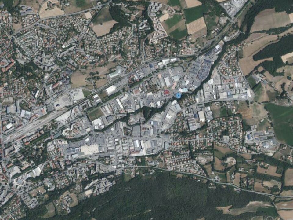 Location local commercial 248 m² divisibles à partir de 190 m²