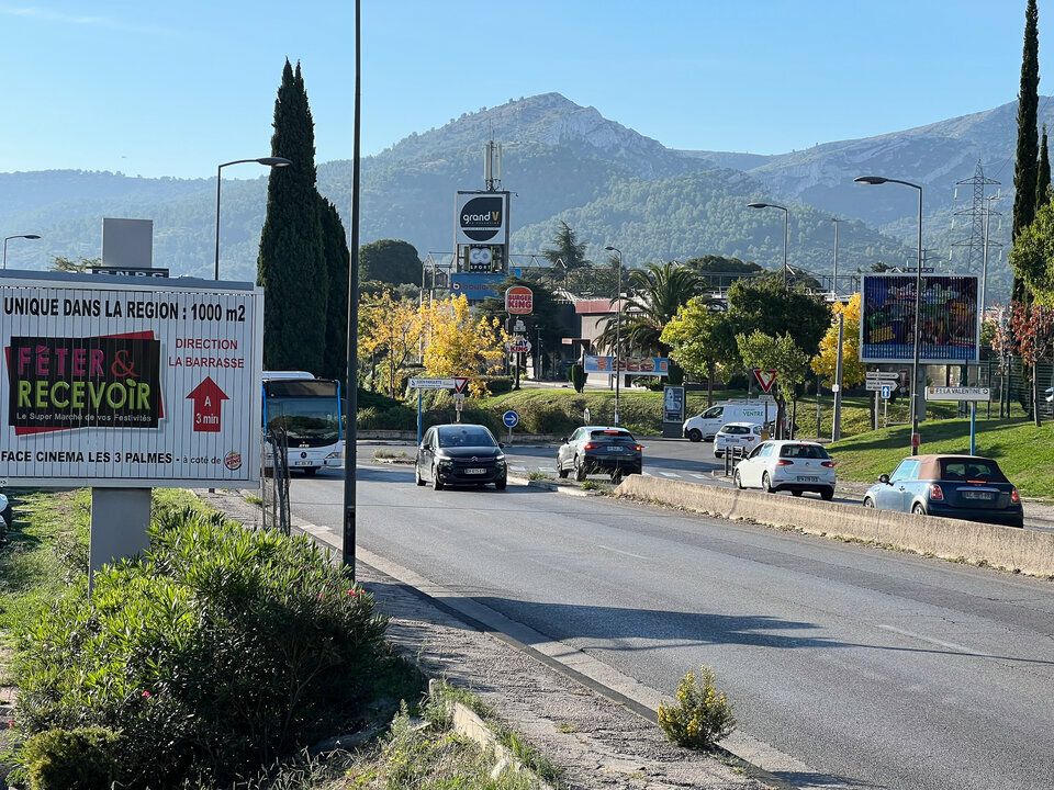 Location local commercial 285 m² non divisibles