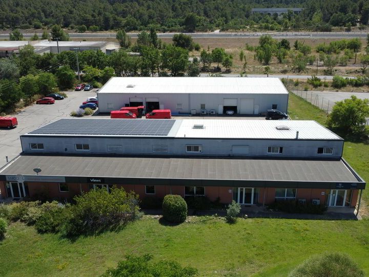 Vente local d''activites 251.6 m² non divisibles