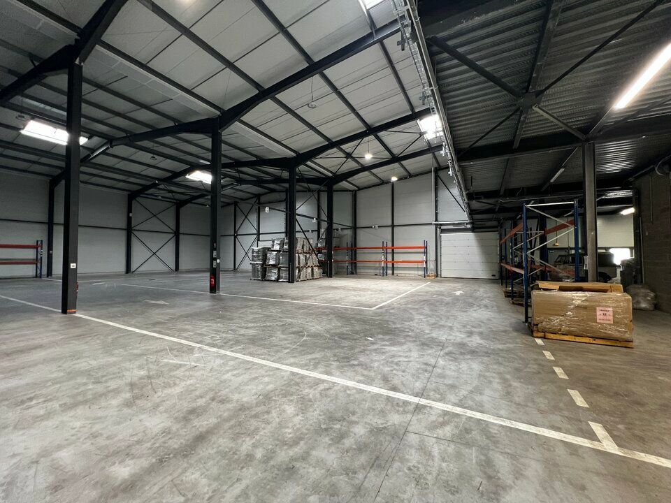 Location local d''activites 1293 m² non divisibles