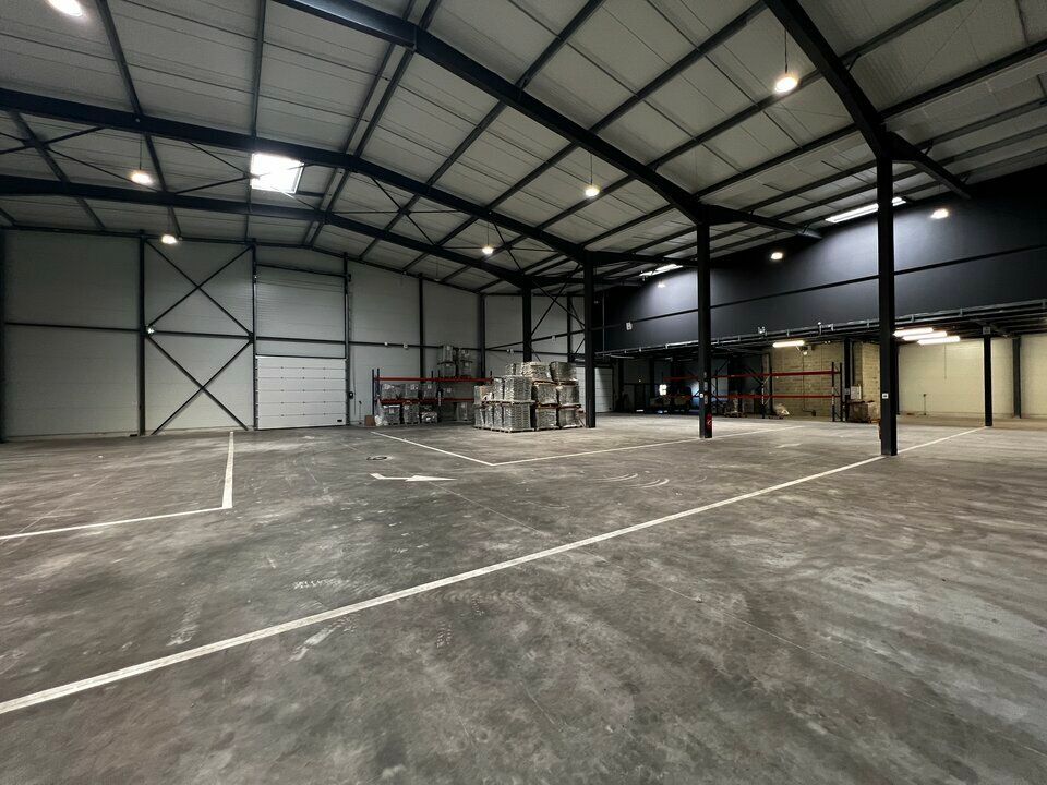 À LOUER - BÂTIMENT NEUF 1293 M² - ENTRAIGUES 