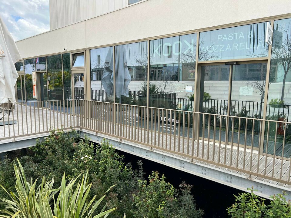 Location local commercial 130 m² non divisibles