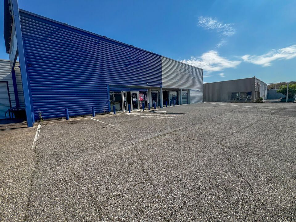 Location local commercial 602 m² non divisibles