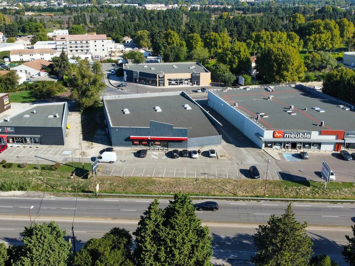 Location local commercial 1100 m² non divisibles