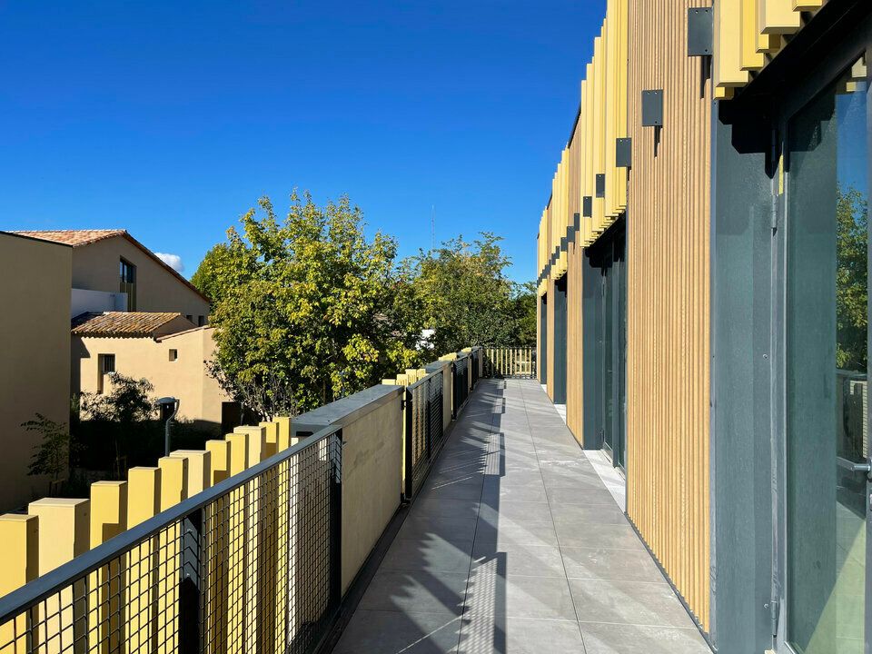 BÂTIMENT DIVISIBLE DE 1 200 m2 À LOUER - AUBAGNE PALUDS