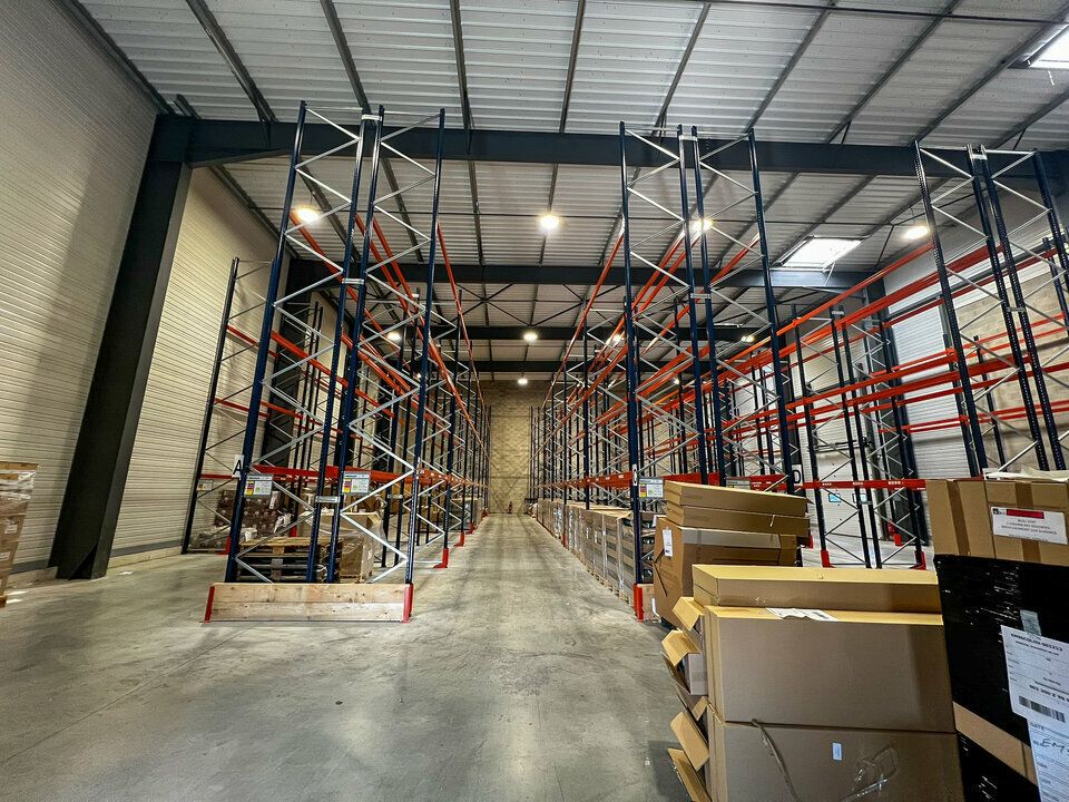 Location local d''activites 800 m² non divisibles