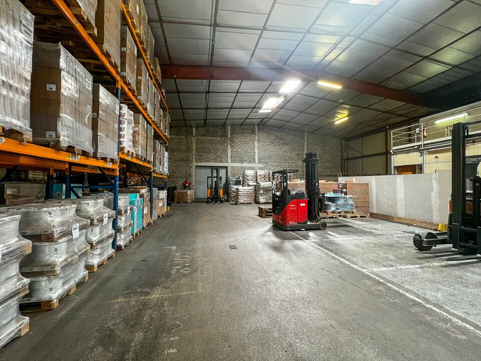 À LOUER - LOGISTIQUE 4291 m² - AVIGNON