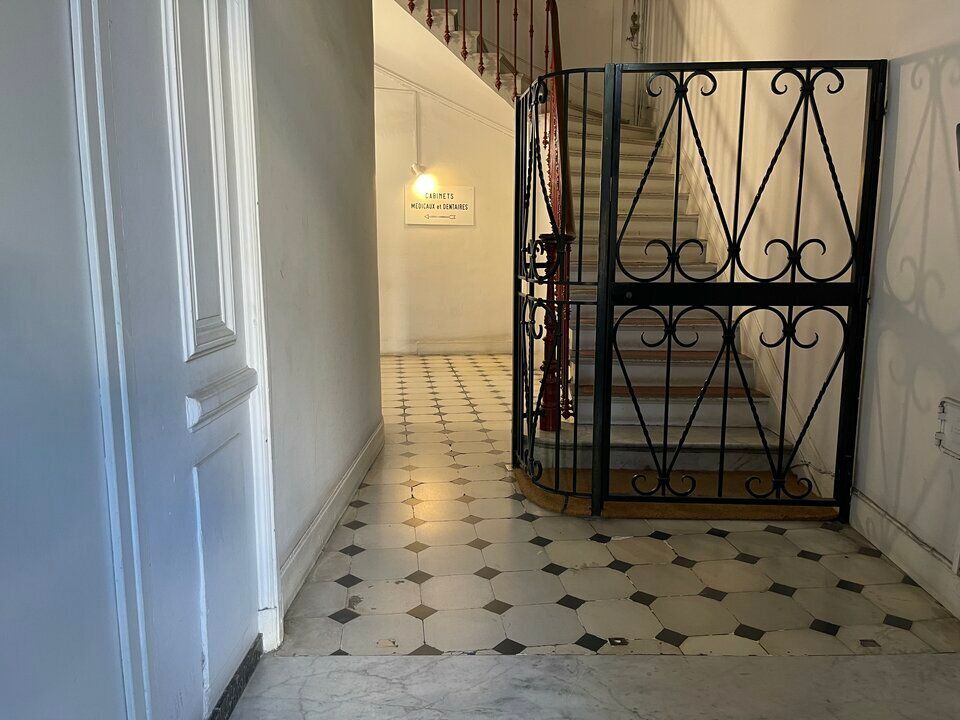 BUREAUX À VENDRE 210M2 - MARSEILLE 8