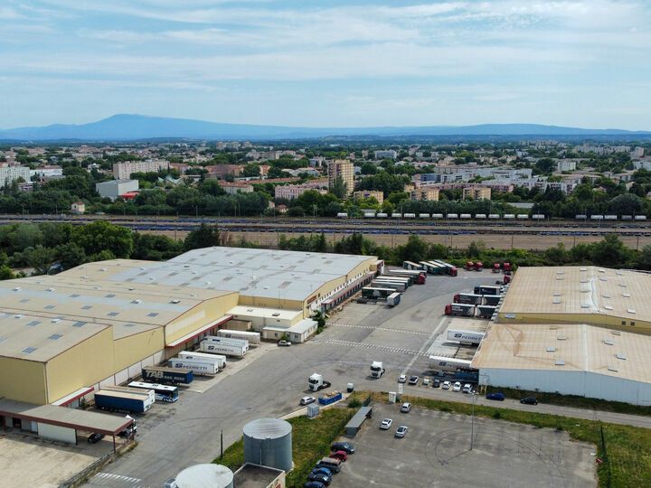 Location local d''activites 3071 m² non divisibles