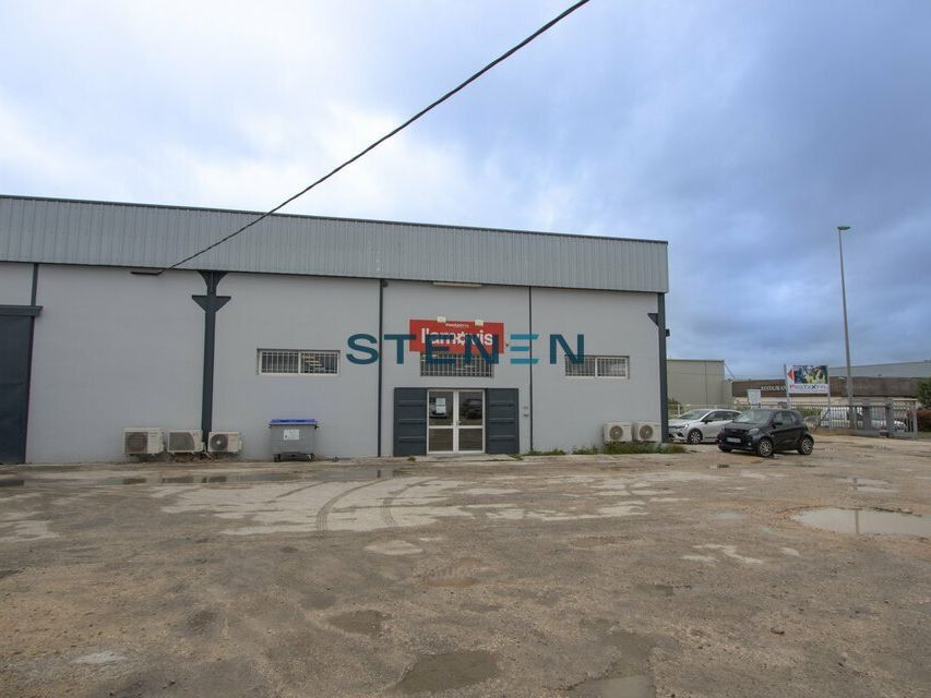 LOCATION MIXTE LOCAL D'ACTIVITÉ / BUREAU DE 495M2 A VITROLLES