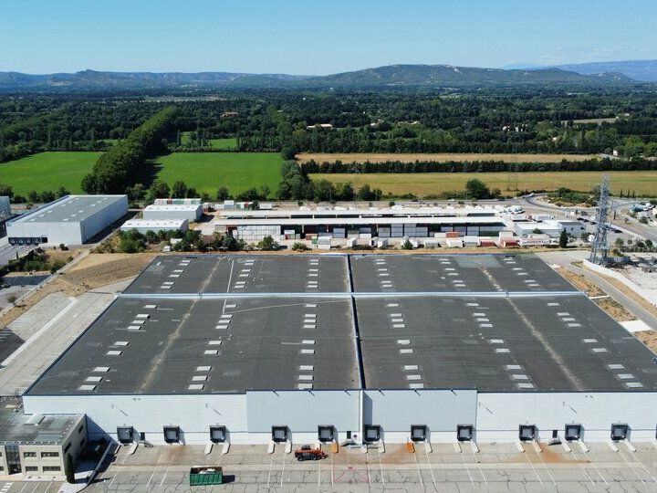Location local d''activites 20461 m² non divisibles