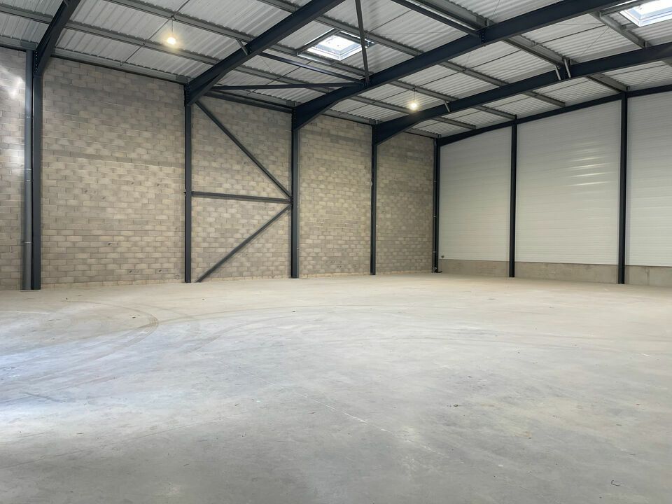 A LOUER ENTREPOT 510 M2 SIGNES