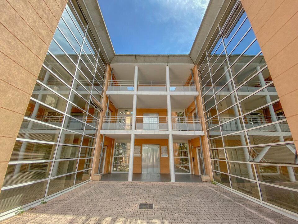 A LOUER - BUREAUX 200M2 À MARSEILLE 