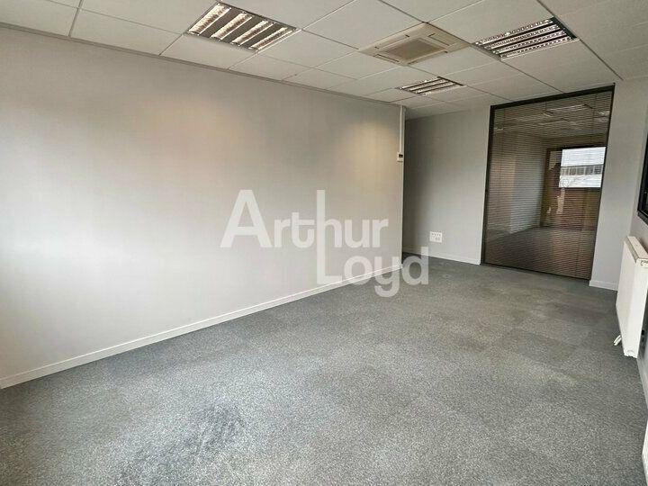 A LOUER - BUREAUX DE 200m2 - PROXIMITE AUTOROUTE A43