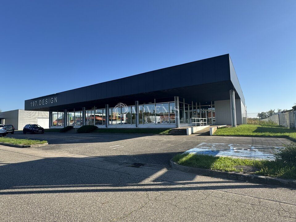 Vente local commercial 2000 m² non divisibles