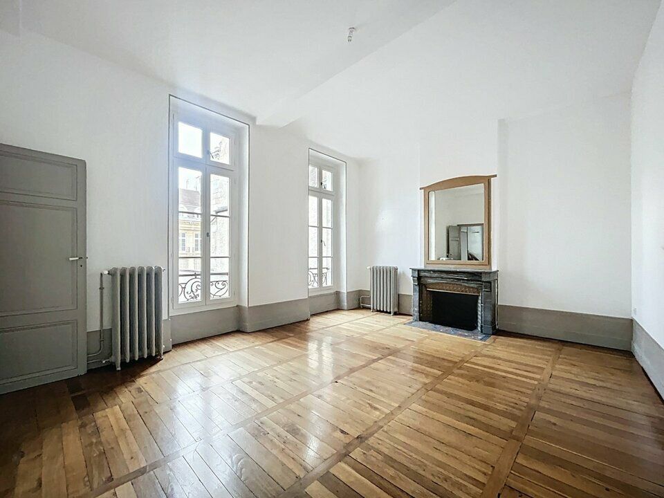 HOTEL PARTICULIER D'EXCEPTION - COEUR HISTORIQUE DE DIJON - A VENDRE