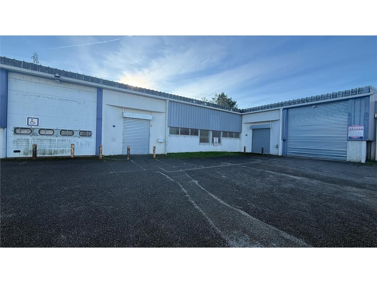 Location entrepots 708 m² non divisibles