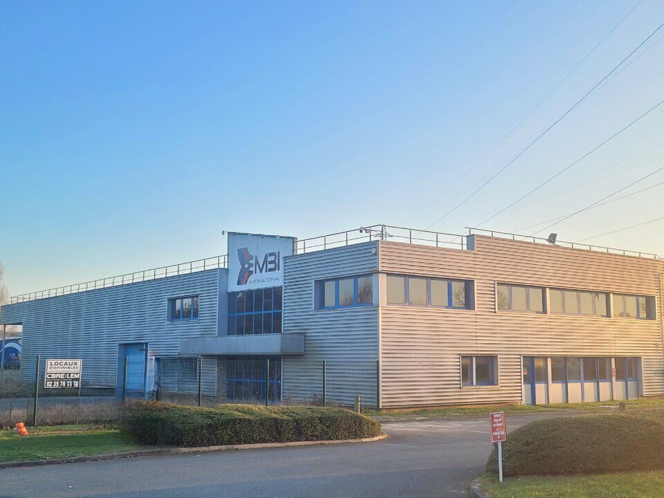 Location local d''activites 1470 m² non divisibles