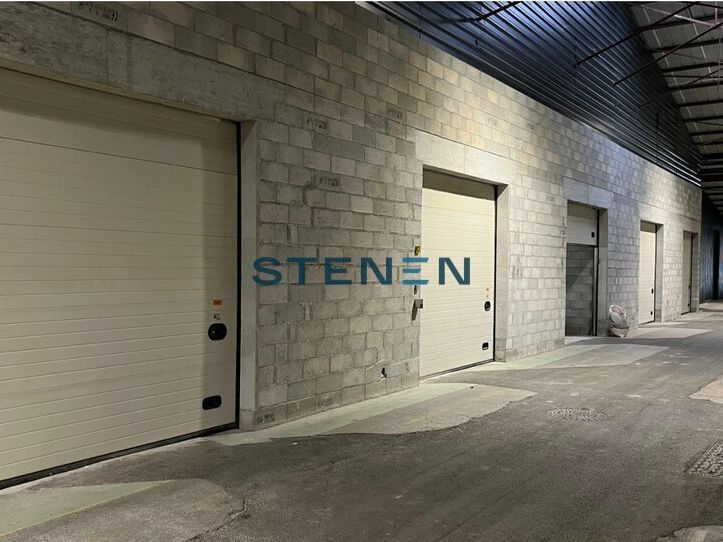 À VENDRE - CELLULE DE 19 M² ALLANT DE 1576 M² - ORANGE