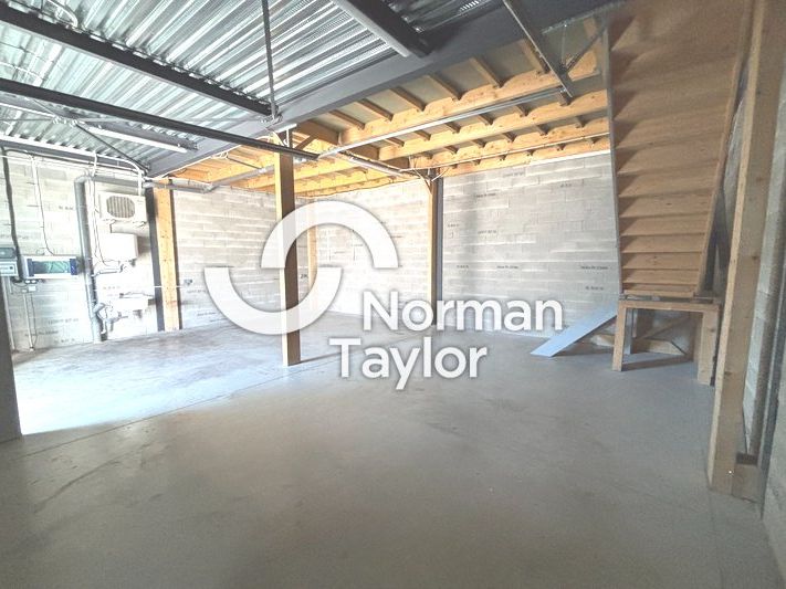 Location local d''activites 137 m² non divisibles