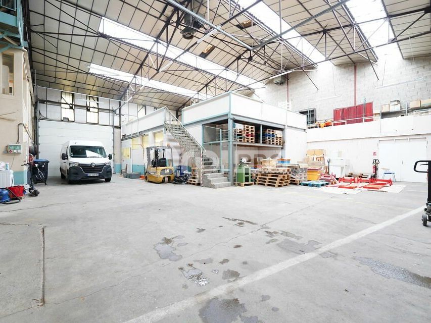 Location local d''activites 920 m² non divisibles
