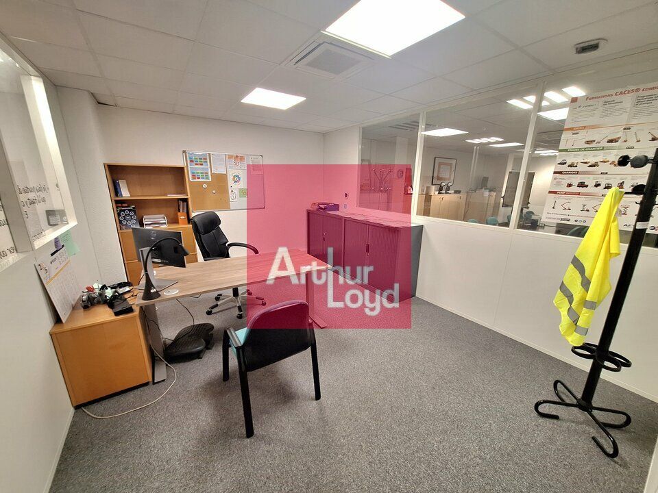 CLERMONT-FERRAND ZI BREZET A LOUER BUREAUX 220 M² 