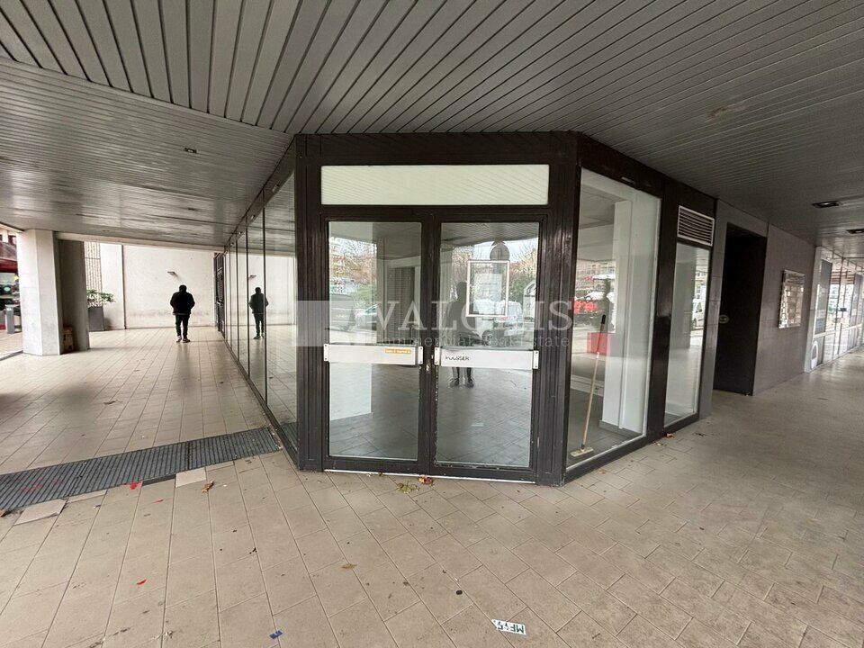 Location local commercial - 56 m²