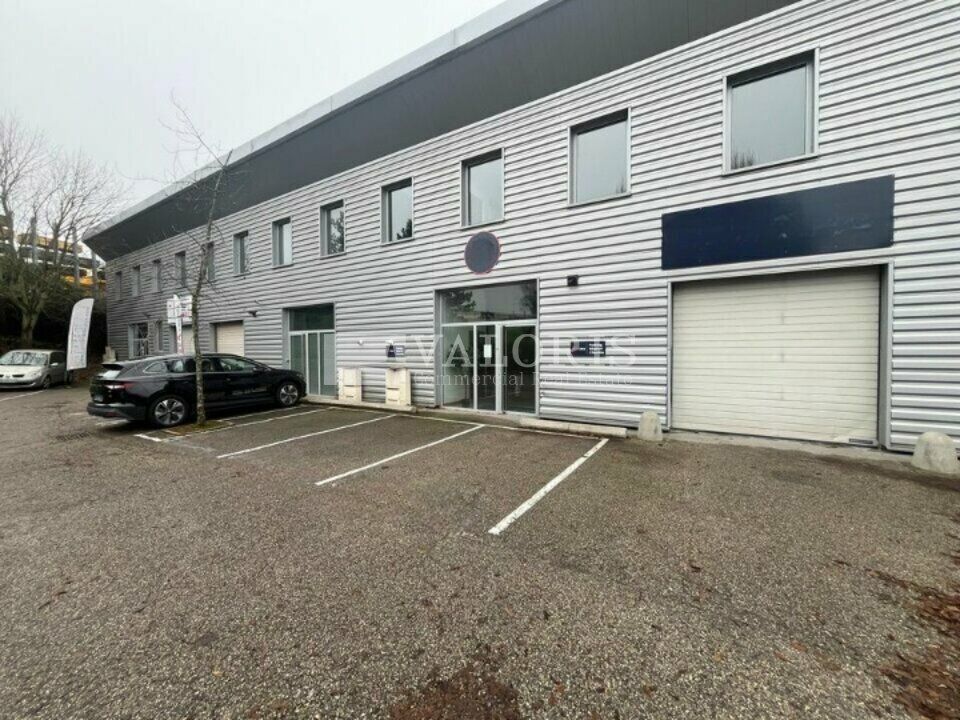 Location local d''activites 536 m² divisibles à partir de 268 m²