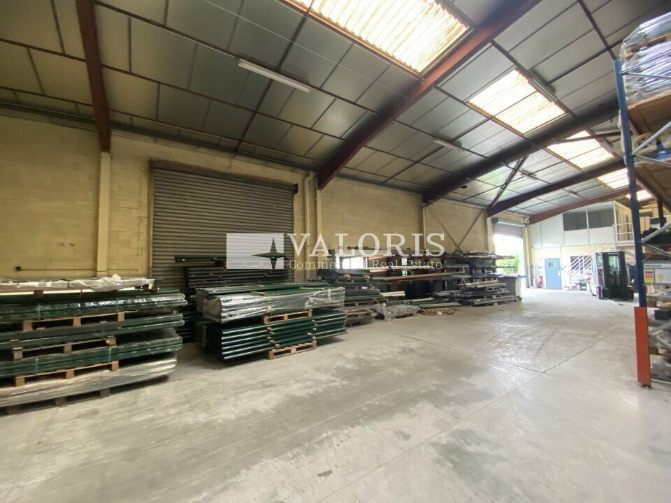 Location activité/entrepôt - 1305 m²