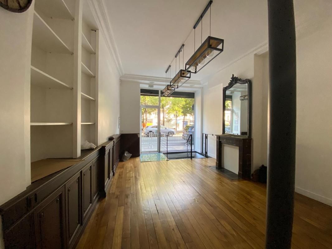 Location local commercial 67 m² non divisibles