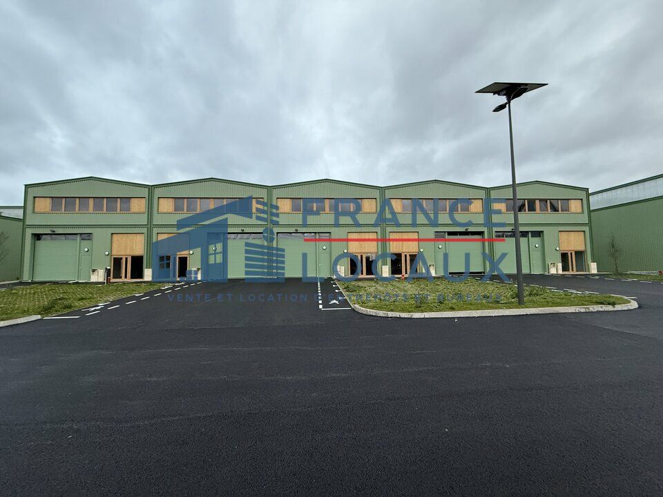 Location local d''activites 1916 m² divisibles à partir de 383 m²