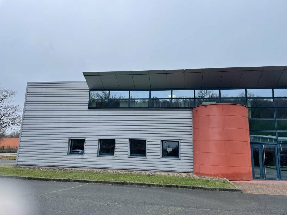 Local d'activités et bureaux à louer de 400 m² à Étupes (25)