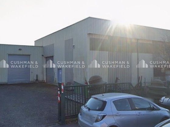 Location activités 958 m² non divisibles