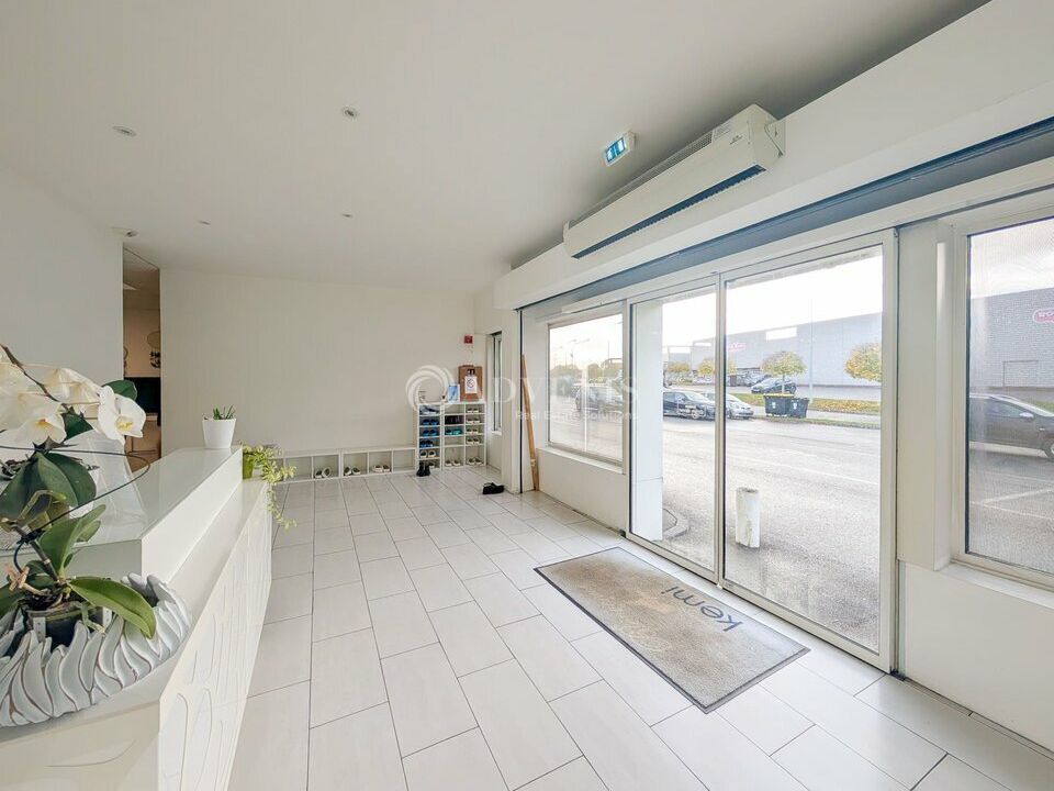 Location local commercial 597 m² non divisibles